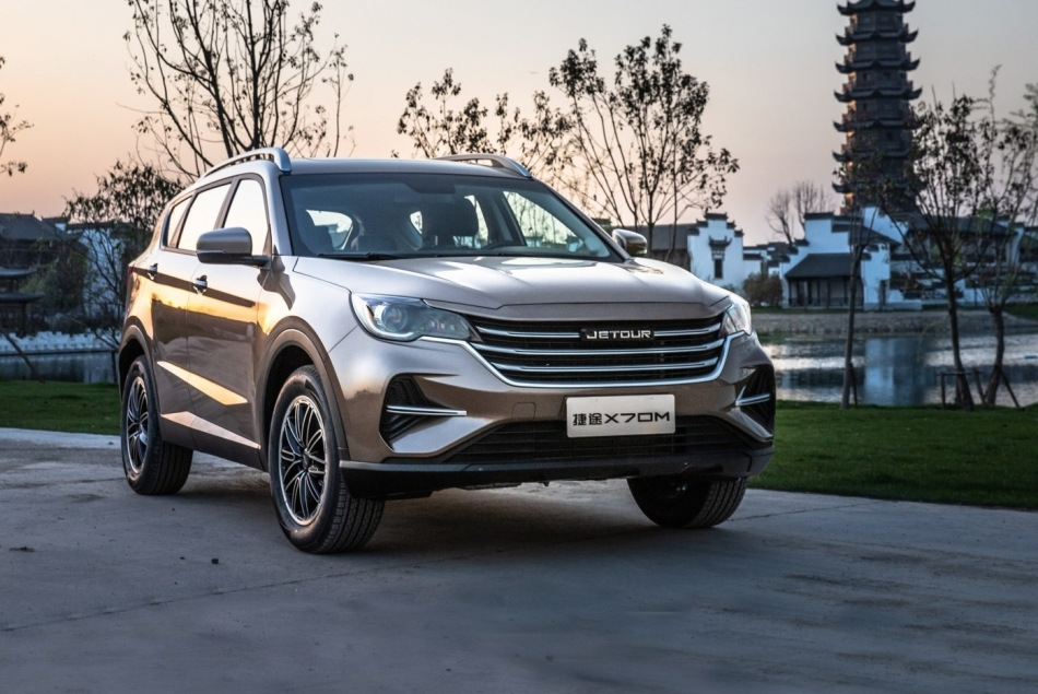 Test: srednje velik družinski križanec Jetour X70M