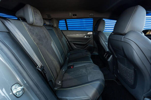 Test 360-konjskega hibridnega karavana Peugeot 508 SW PSE Fotografija 6