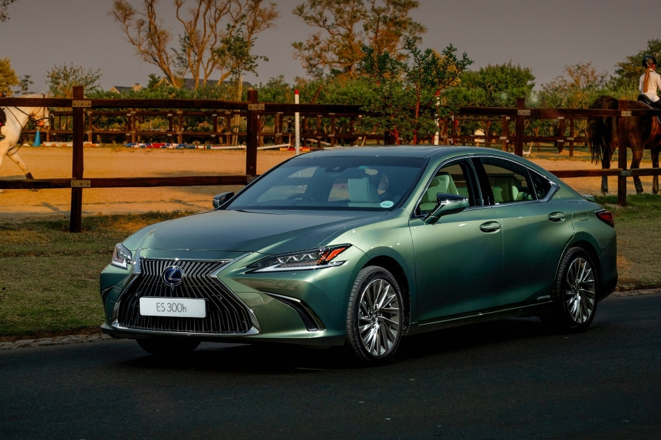 Lexus ES Hybrid: razkošje in tišina na električni pogon