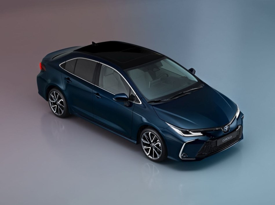 Pregled posodobljene Toyota Corolla Sedan 2023