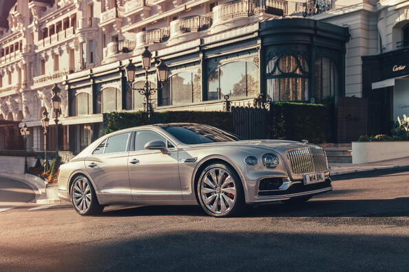 Bentley Flying Spur: luksuzna limuzina, ki združuje tradicijo in tehnologijo