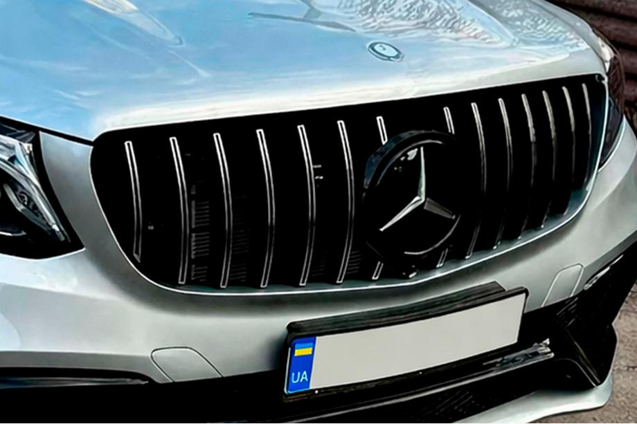 Mercedes GLE kupe C292 2015–2019 Sprednji emblem pod steklom, črn rob a0008880111 Fotografija 2