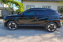 Hyundai Kona 2023– Vetrni deflektorji oken s kromirano letvico (4 kos, Niken) fotografija 5