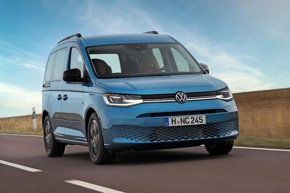 Pregled Volkswagen Caddy Kombi: vsestranski pomočnik za družino in posel