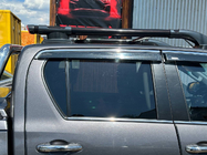 Toyota Hilux 2015– Strešni relingi Shark (s prečko) fotografija 4