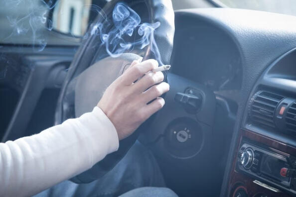 Kako se znebiti vonja po cigaretah v avtomobilu