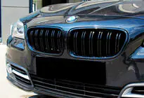 BMW serija 5 F10/F11 2010–2016 Ledvične rešetke M-Look (črni visok sijaj) fotografija 1