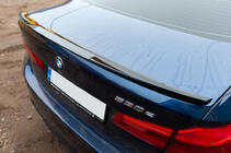 BMW serija 5 G30/G31 2017–2023 Spojler M4-Style (črna visok sijaj) fotografija 11