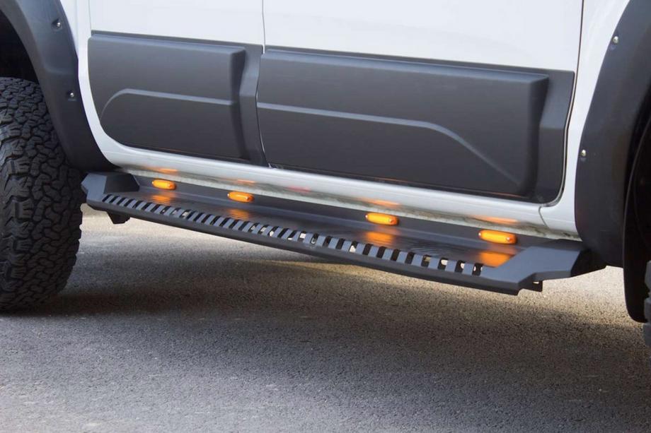 Mitsubishi L200 2015–2024 Dakar V1 stranske stopnice z LED (2019+, 2 kos, kovina) Fotografija 4