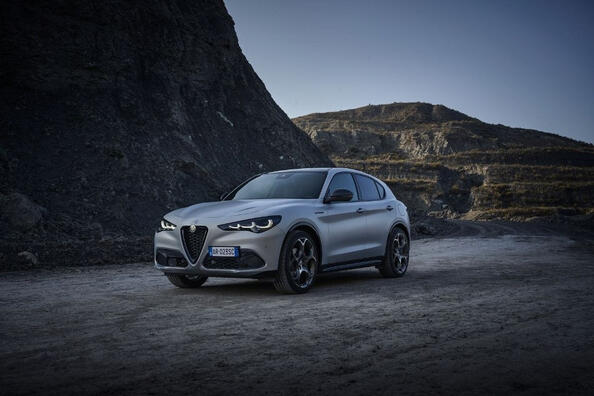 Pregled posodobljenega italijanskega crossoverja Alfa Romeo Stelvio