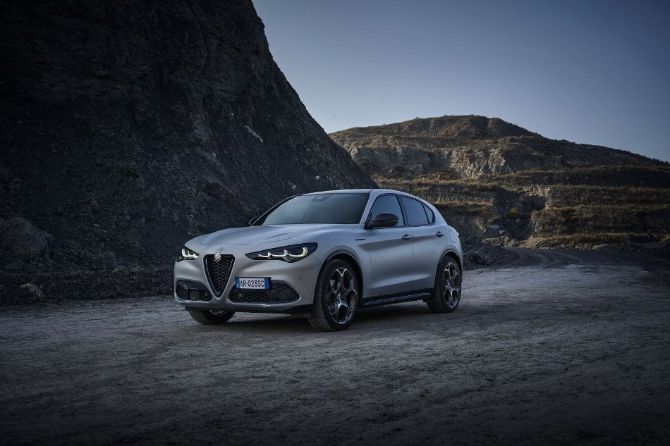Pregled posodobljenega italijanskega crossoverja Alfa Romeo Stelvio