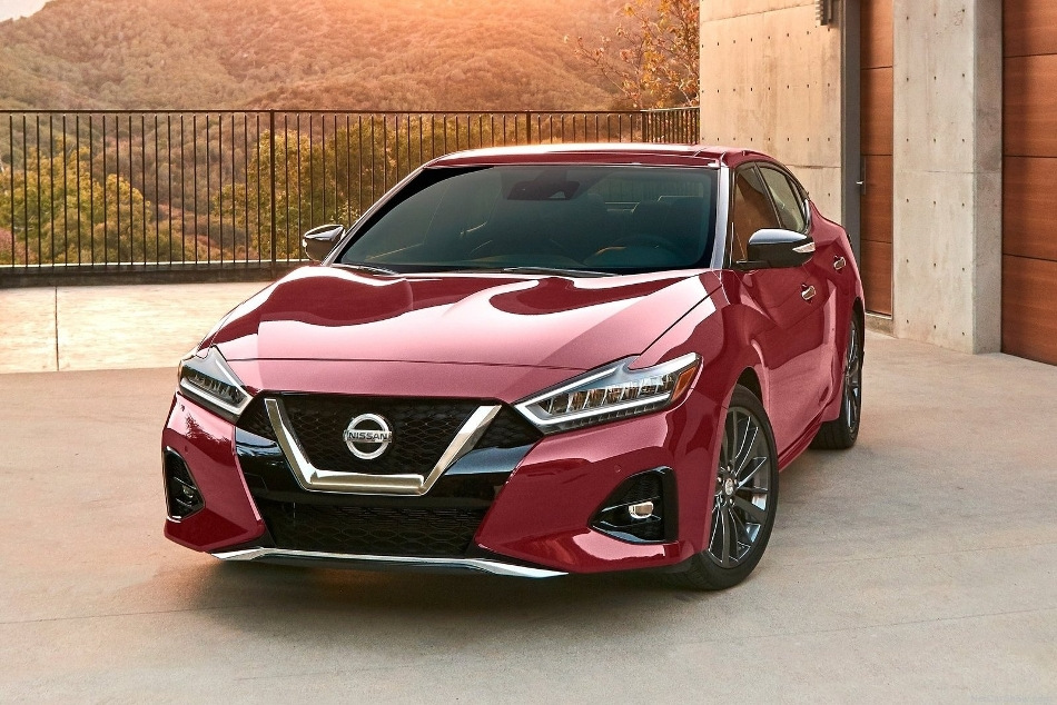 Pregled udobne in elegantne limuzine Nissan Maxima