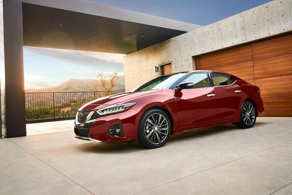 Pregled udobne in elegantne limuzine Nissan Maxima