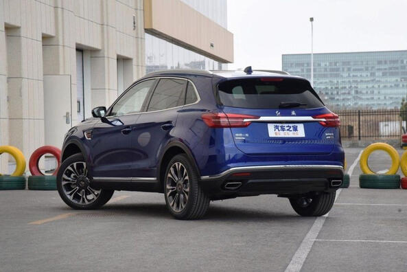 Hongqi HS5: nov pogled na kitajski premium Fotografija 4
