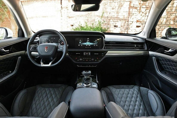 Hongqi HS5: nov pogled na kitajski premium Fotografija 5