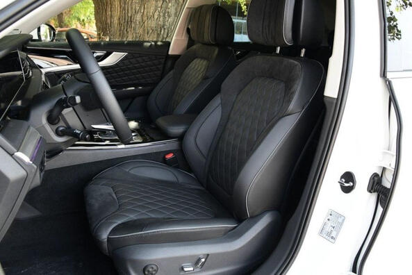 Hongqi HS5: nov pogled na kitajski premium Fotografija 6