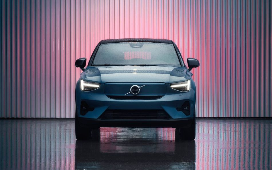 408-konjski električni crossover Volvo C40