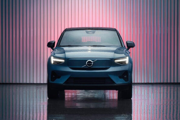 408-konjski električni crossover Volvo C40