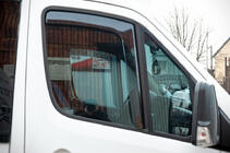 Volkswagen Crafter 2006–2016 Vetrni deflektorji za okna, vstavljivi (polprosojni, 2 kos, Cagatay) fotografija 1
