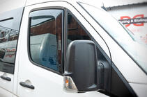 Volkswagen Crafter 2006–2016 Vetrni deflektorji za okna, vstavljivi (polprosojni, 2 kos, Cagatay) fotografija 4
