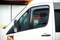 Volkswagen Crafter 2006–2016 Vetrni deflektorji za okna, vstavljivi (polprosojni, 2 kos, Cagatay) fotografija 2