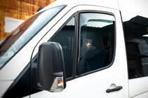 Volkswagen Crafter 2006–2016 Vetrni deflektorji za okna, vstavljivi (polprosojni, 2 kos, Cagatay) fotografija 3