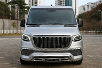 Mercedes Sprinter W907/W910 2018– Sprednji odbijač z masko hladilnika (Maybach) fotografija 1