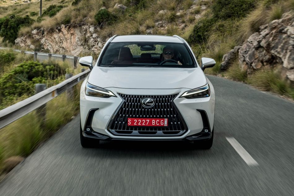 Pregled Lexusa NX II generacije: zdruzitev sportnosti in udobja