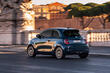 Pregled Fiat 500e: eleganten električni kombilimuzinski model fotografija 3