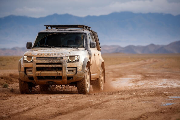 Test: veliki in zmogljiv SUV Land Rover Defender 110