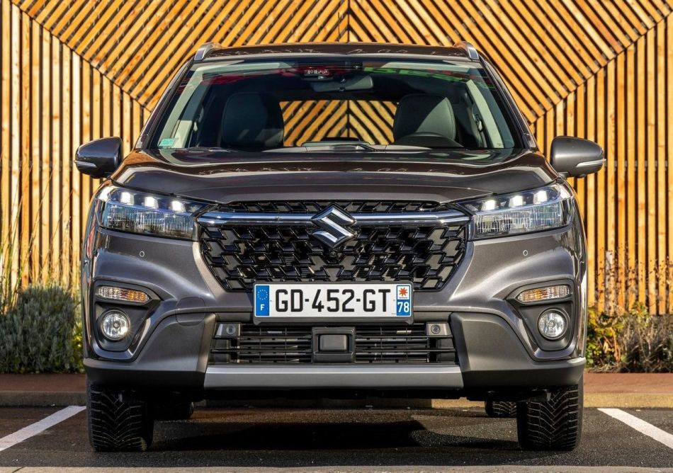 Kaj ponuja Suzuki S-Cross: pregled specifikacij in opreme