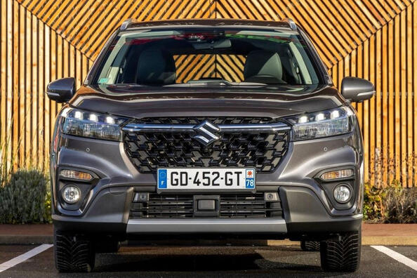 Kaj ponuja Suzuki S-Cross: pregled specifikacij in opreme