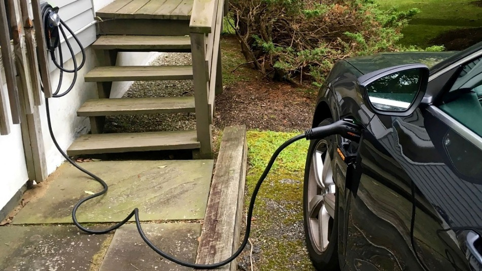 Kako uporabiti električni avto za napajanje doma: prednosti in možnosti
