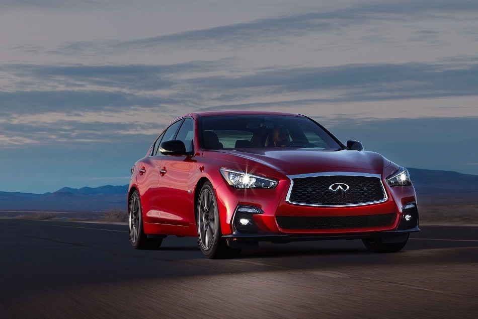 Test premium limuzine Infiniti Q50