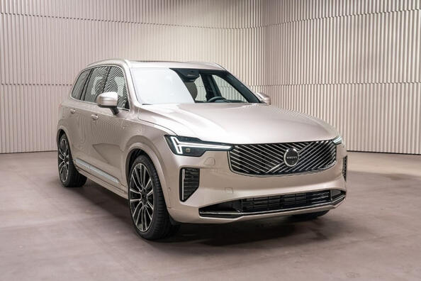 Pregled prenovljenega Volvo XC90 druge generacije 2025