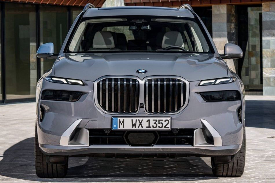 Pregled posodobljenega luksuznega križanca BMW X7