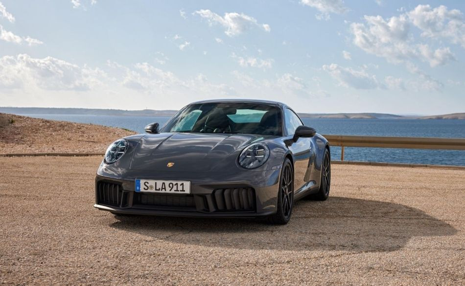 Test športnega kupeja Porsche 911 Carrera: prenova 2024