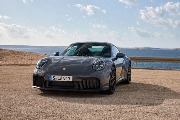 Test športnega kupeja Porsche 911 Carrera: prenova 2024