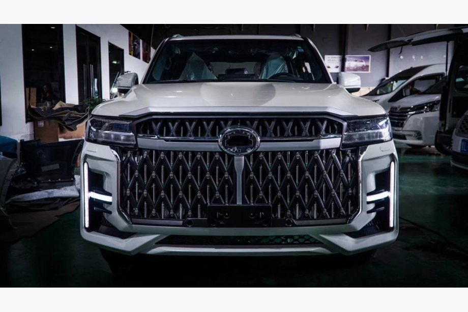 Toyota Land Cruiser 300 2021– VIP karoserijski komplet Image