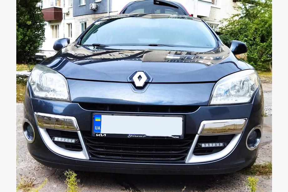 Renault Megane III 2009–2016 Kotne zaščitne letvice za sprednji odbijač 2008-2011 (nerjavno jeklo) Image