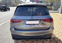 Mercedes GLS X167 2019– Zadnji difuzor z zaključki izpuha BlackEdition (dizajn GLS63) fotografija 2
