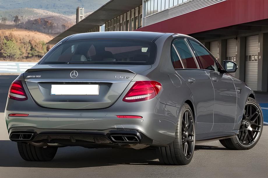 Mercedes Razred E W213 2016–2023 Zadnji difuzor z izpusnimi nastavki E63-Design Black (za AMG/AMG-Line 2016-2020) Fotografija 1