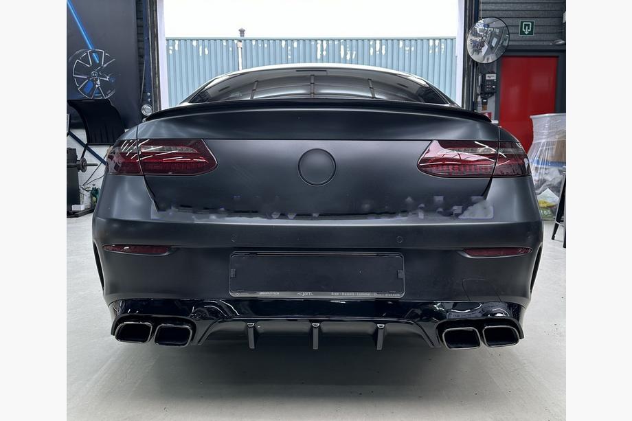 Mercedes E-class coupe C238 2016–2024 Zadnji difuzor Black z izpušnimi nastavki Black (AMG63 Design) Image