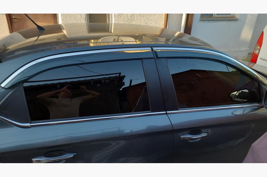 Peugeot 301 2012– Vetrni deflektorji oken s kromirano letvijo Niken Luxury (4 kosi) Fotografija 1
