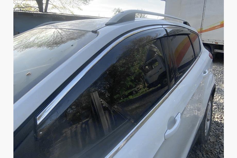 Ford Kuga/Escape 2013–2019 Vetrni deflektorji oken s kromirano letvijo Niken Luxury (4 kosi) Image