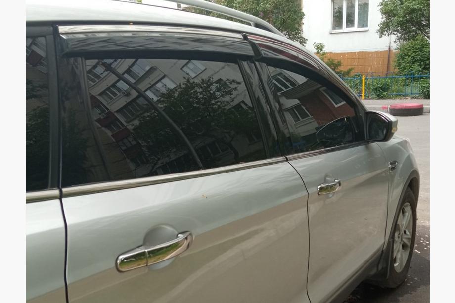 Ford Kuga/Escape 2013–2019 Vetrni deflektorji oken s kromirano letvijo Niken Luxury (4 kosi) Fotografija 4