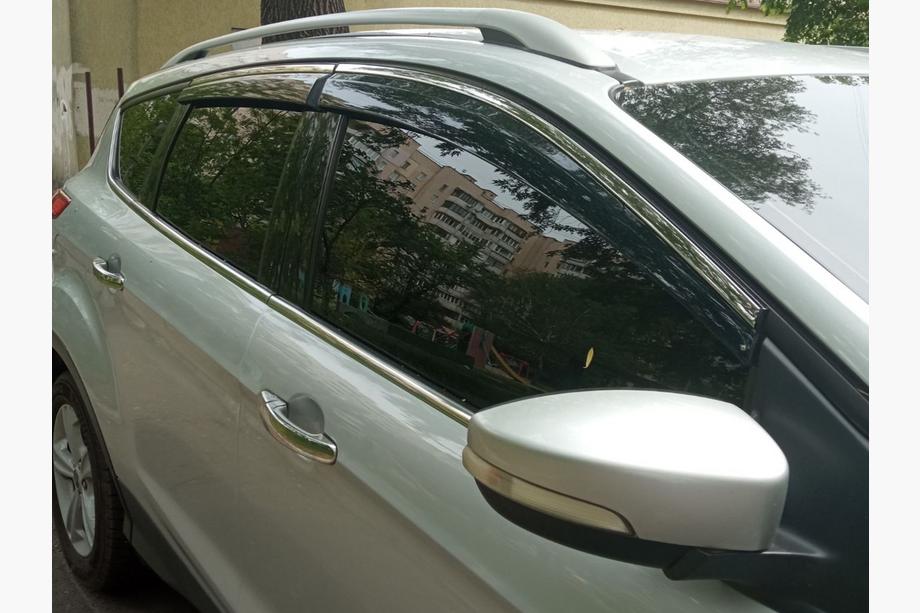 Ford Kuga/Escape 2013–2019 Vetrni deflektorji oken s kromirano letvijo Niken Luxury (4 kosi) Fotografija 5