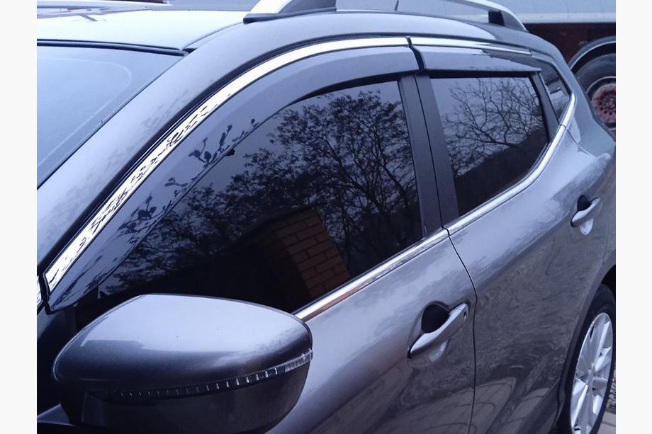 Nissan Qashqai 2014–2021 Vetrni deflektorji oken s kromirano letvijo Niken Luxury (4 kosi) Fotografija 4