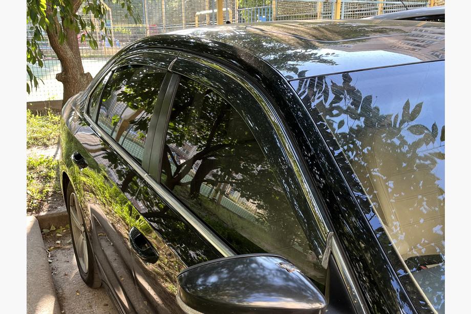 Volkswagen Passat B7 2012–2015 Vetrni deflektorji za okna s kromirano letvijo Niken Luxury (USA, 4 kosi) Fotografija 3