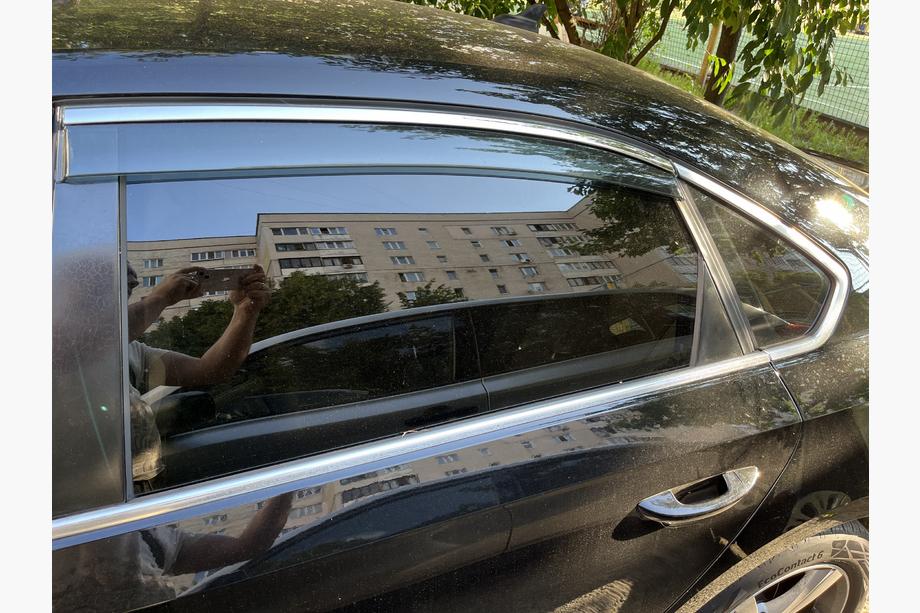 Volkswagen Passat B7 2012–2015 Vetrni deflektorji za okna s kromirano letvijo Niken Luxury (USA, 4 kosi) Fotografija 4